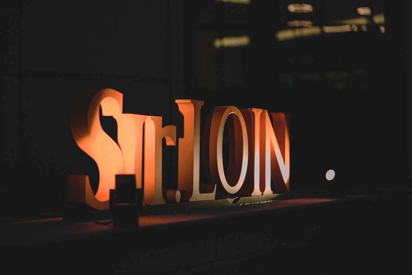 Seolroin Dining 私密韩牛寿司吧台，暖色灯光