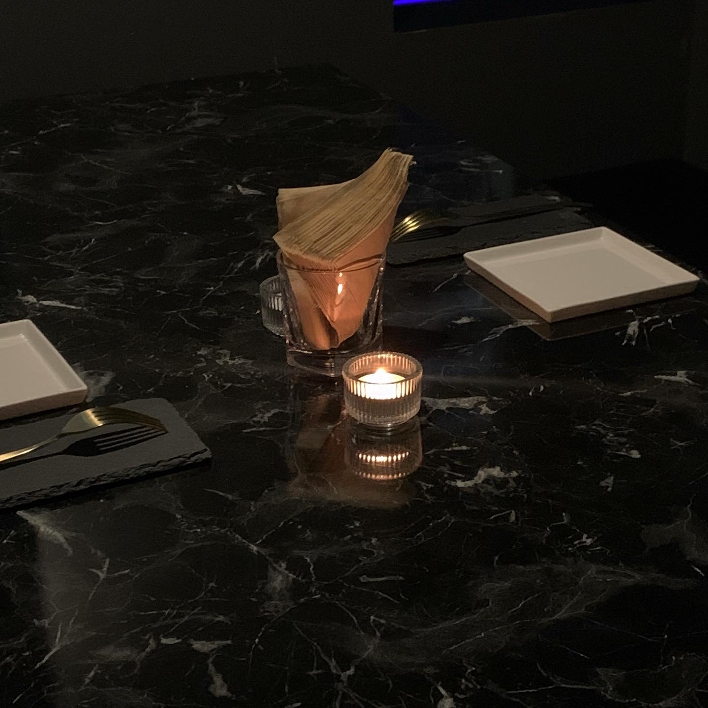 Black Swan 蚕室私密包间葡萄酒酒吧