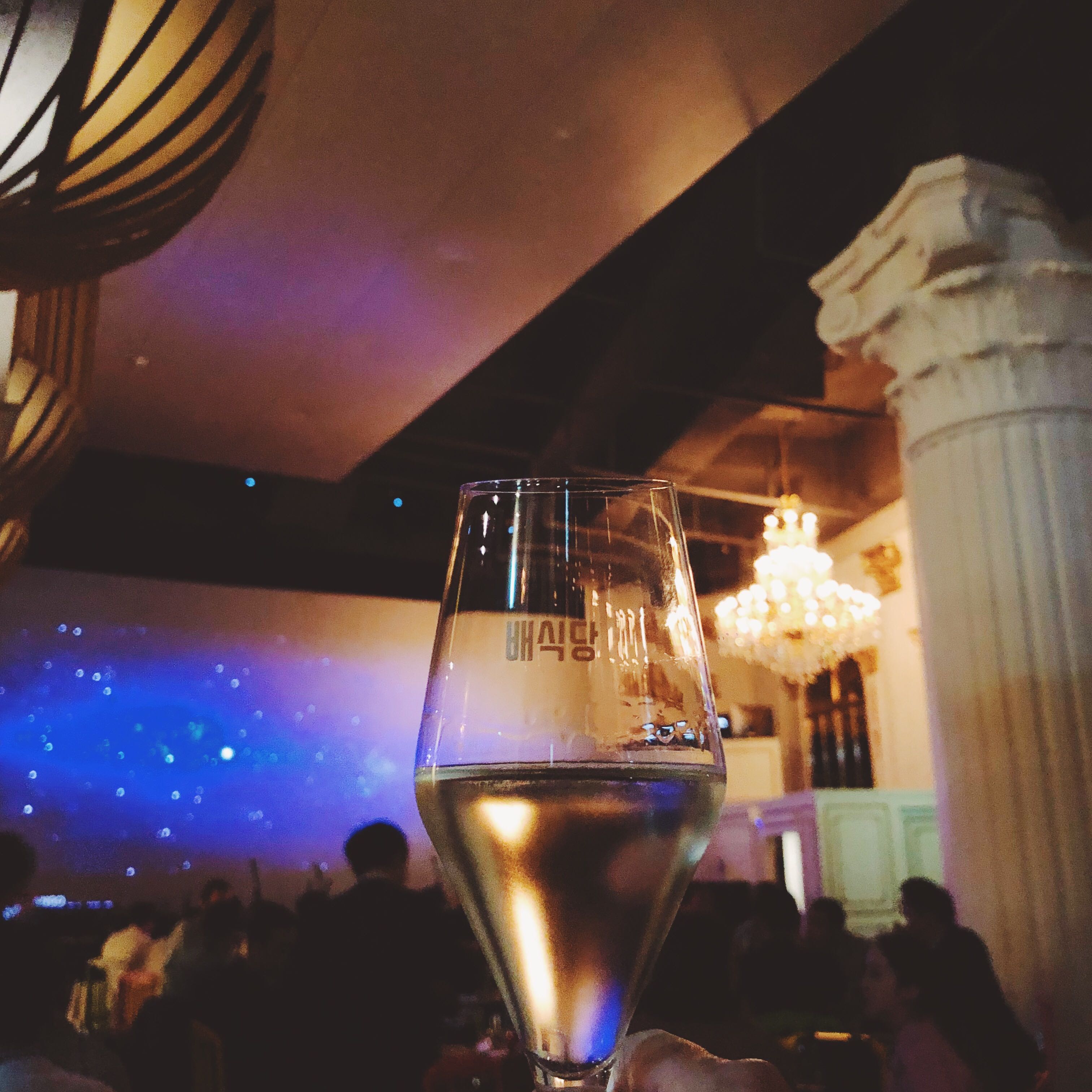 Baesikdang：现场音乐舞台与休闲韩餐