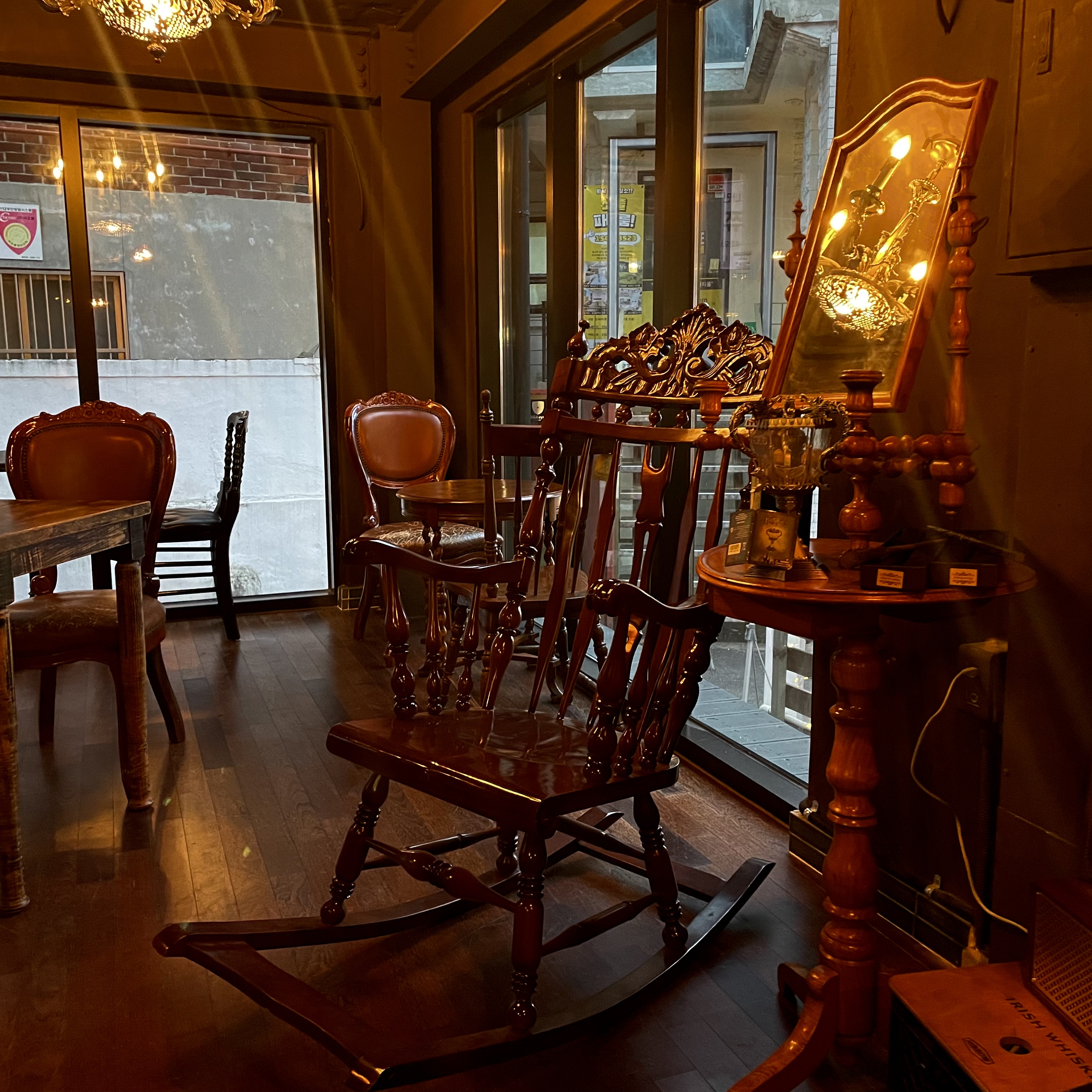 フレッド＆ジョージ 秘密の部屋の雰囲気とカクテル、ラザニア