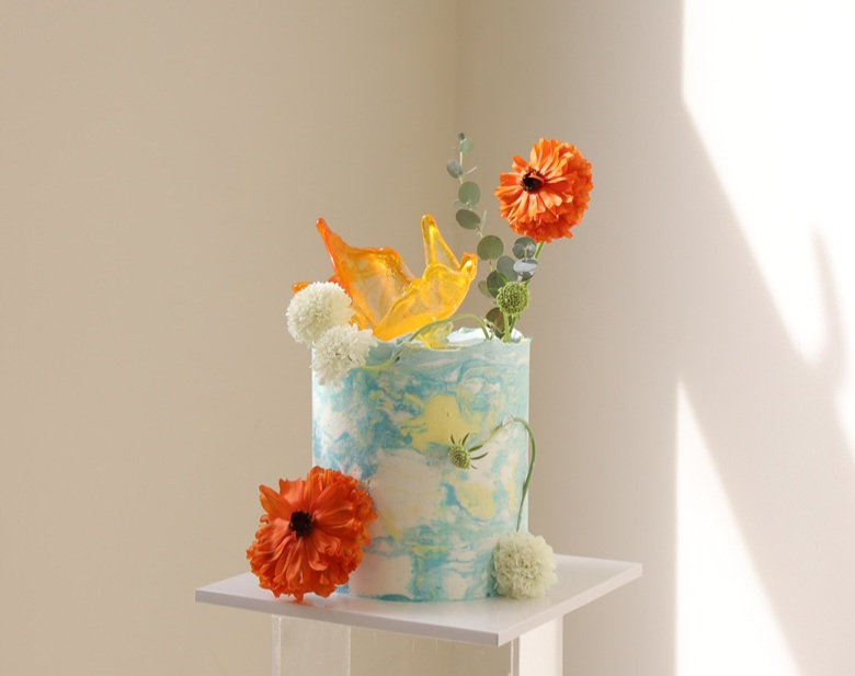 B-daysの透明ケースに入った生花ケーキ