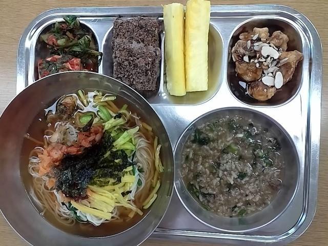 1월 4일 (수) 점심 급식사진 :: 급식 소식 :: 원호초등학교 원호초등학교 :: 급식 소식 :: 1월 4일 (수) 점심 급식사진