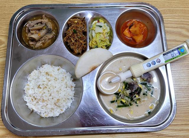10월 16일 (월) 점심 급식사진 :: 급식 소식 :: 안산화정초등학교 안산화정초등학교 :: 급식 소식 :: 10월 16일 (월) 점심 급식사진