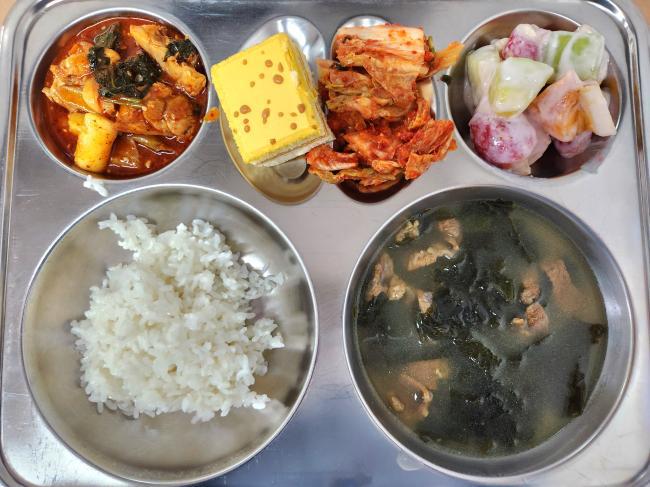 12월 1일 (금) 점심 급식사진 :: 급식소식 :: 빛가온중학교 빛가온중학교 :: 급식소식 :: 12월 1일 (금) 점심 급식사진