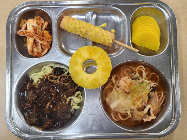2023년 12월 13일(수) :: 급식 소식 :: 창원신월고등학교 창원신월고등학교 :: 급식 소식 :: 2023년 12월 13일(수)