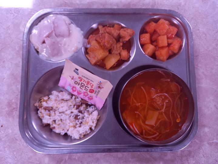 오늘의 급식(울타리콩밥,크림소스파스타,부대찌개,닭찜,깍두기,허니버터아몬드) :: 급식 소식 :: 대전보운초등학교 대전보운초등학교... 
