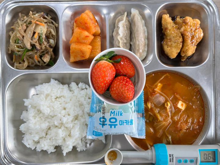 2023년 12월 22일 급식사진 :: 급식 소식 :: 신명여자중학교 신명여자중학교 :: 급식 소식 :: 2023년 12월 22일 급식사진