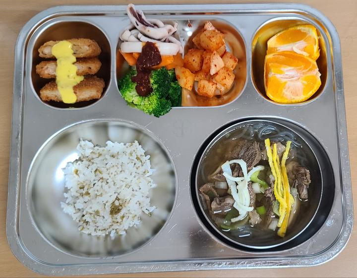 3.11.(월)차조밥,한우갈비탕,통살새우까스/감귤소스,오징어브로콜리숙회,한라봉,깍두기 :: 급식 소식 :: 전주문학초등학교 전주문학초등학교... 