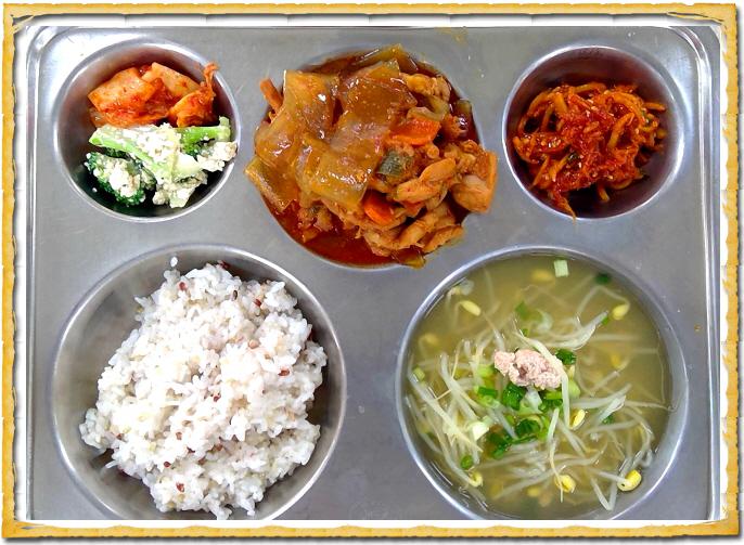 )친환경오색현미밥명란콩나물국(5.9)납작당면찜닭(5.6.13.15)도라지일미무침(5.6.13.17)브로콜리두부무침(5.6)배추김치(9) :: 급식 소식... 