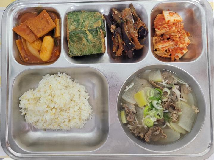 5월16일 식단(기장밥,쇠고기무국,가지나물,우리쌀치즈떡볶이,명태살깻잎두부전,배추김치) :: 급식소식 :: 강릉오성학교 강릉오성학교... 