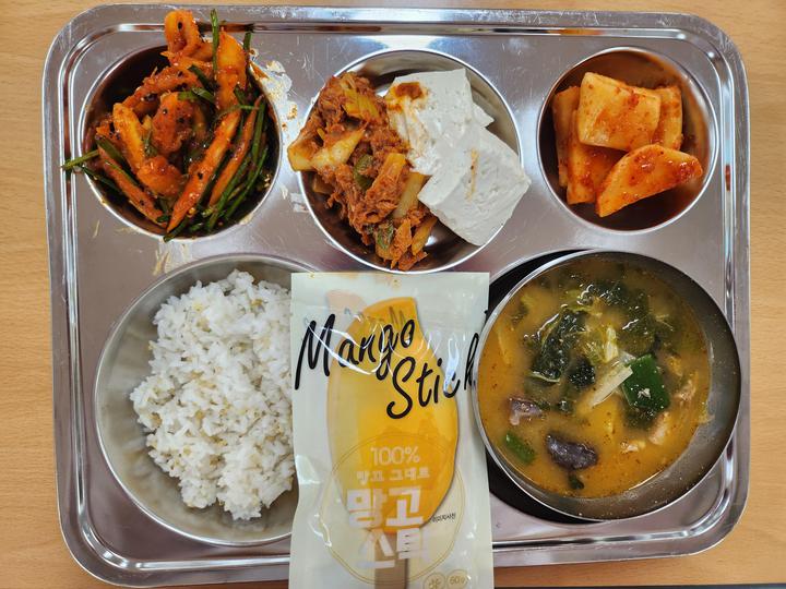 9월 19일(현미밥, 얼큰순댓국, 오이더덕무침, 온두부.참치김치볶음... 얼큰순댓국, 오이더덕무침, 온두부.참치김치볶음, 아이스망고, 섞박지)